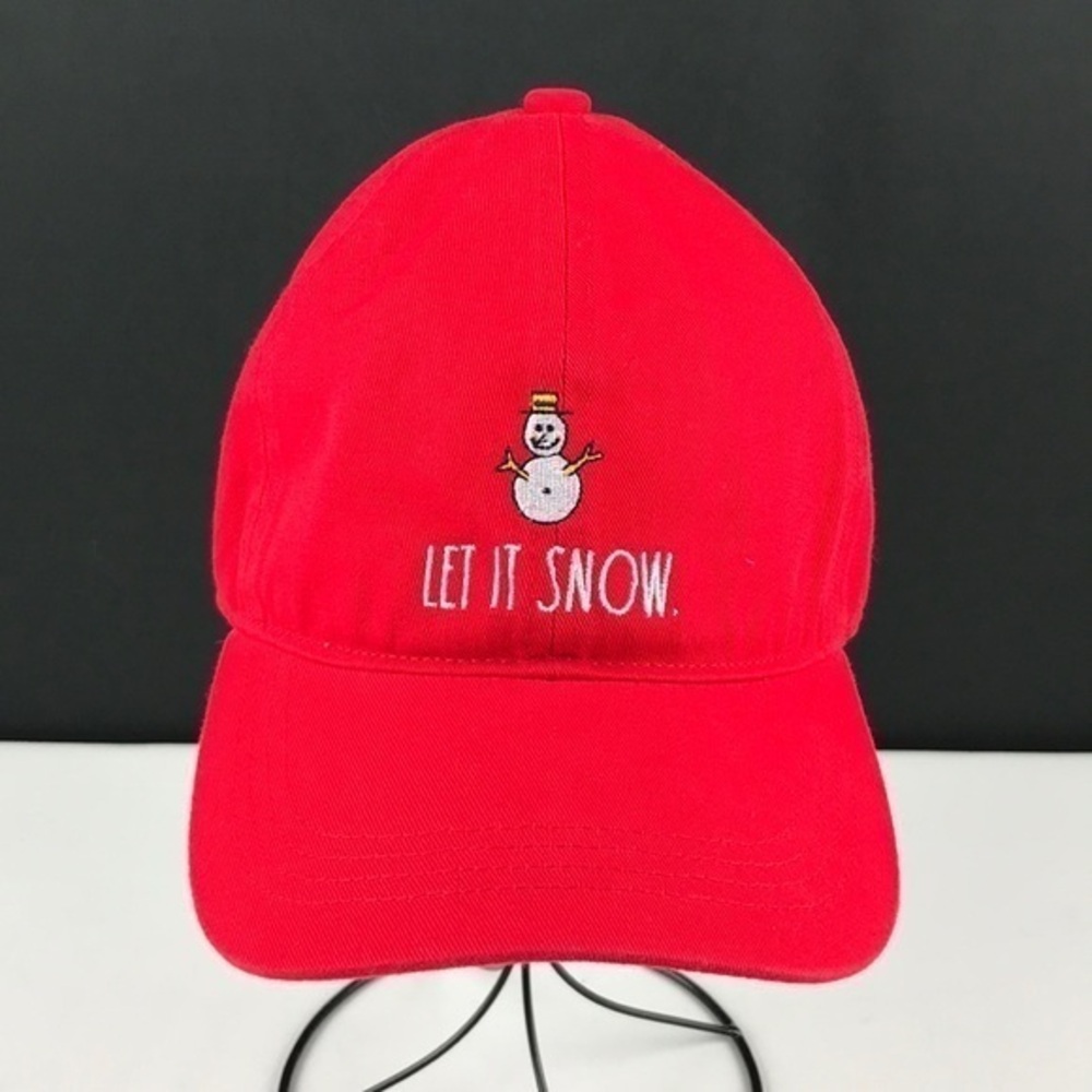 Rae Dunn - ‘Let it snow’ Red cap. OS. NWT. *Last One!